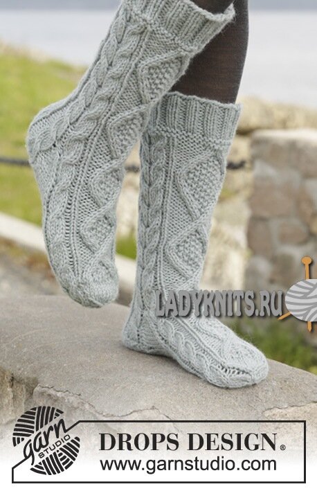Вязаные спицами женские носки «Давай погуляем» от Дропс