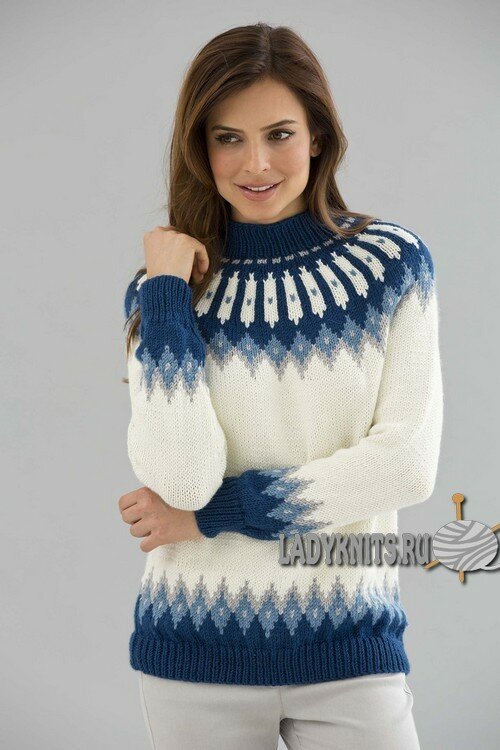 Красивый вязаный свитер со скандинавскими узорами